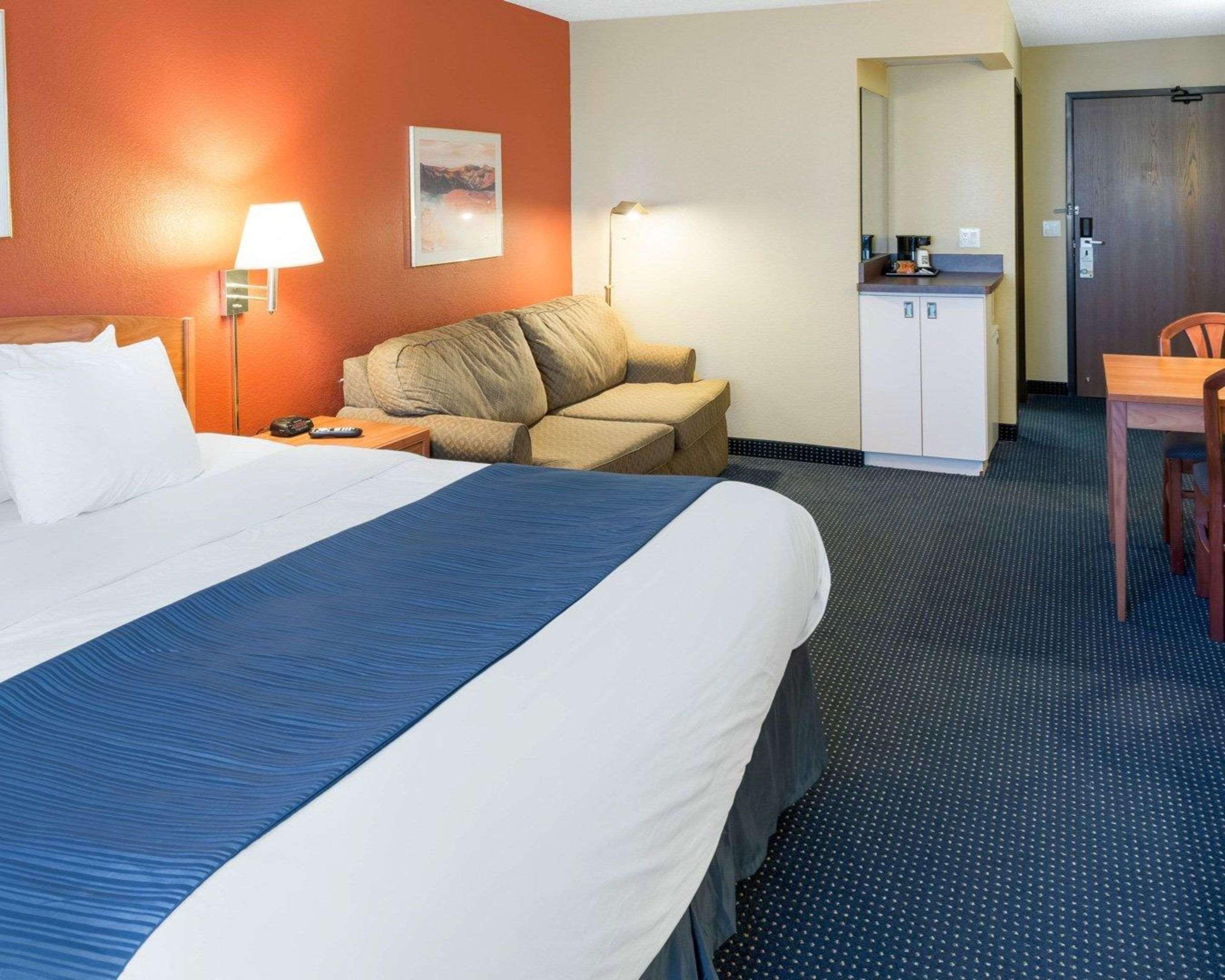 Quality Hotel Lakeville