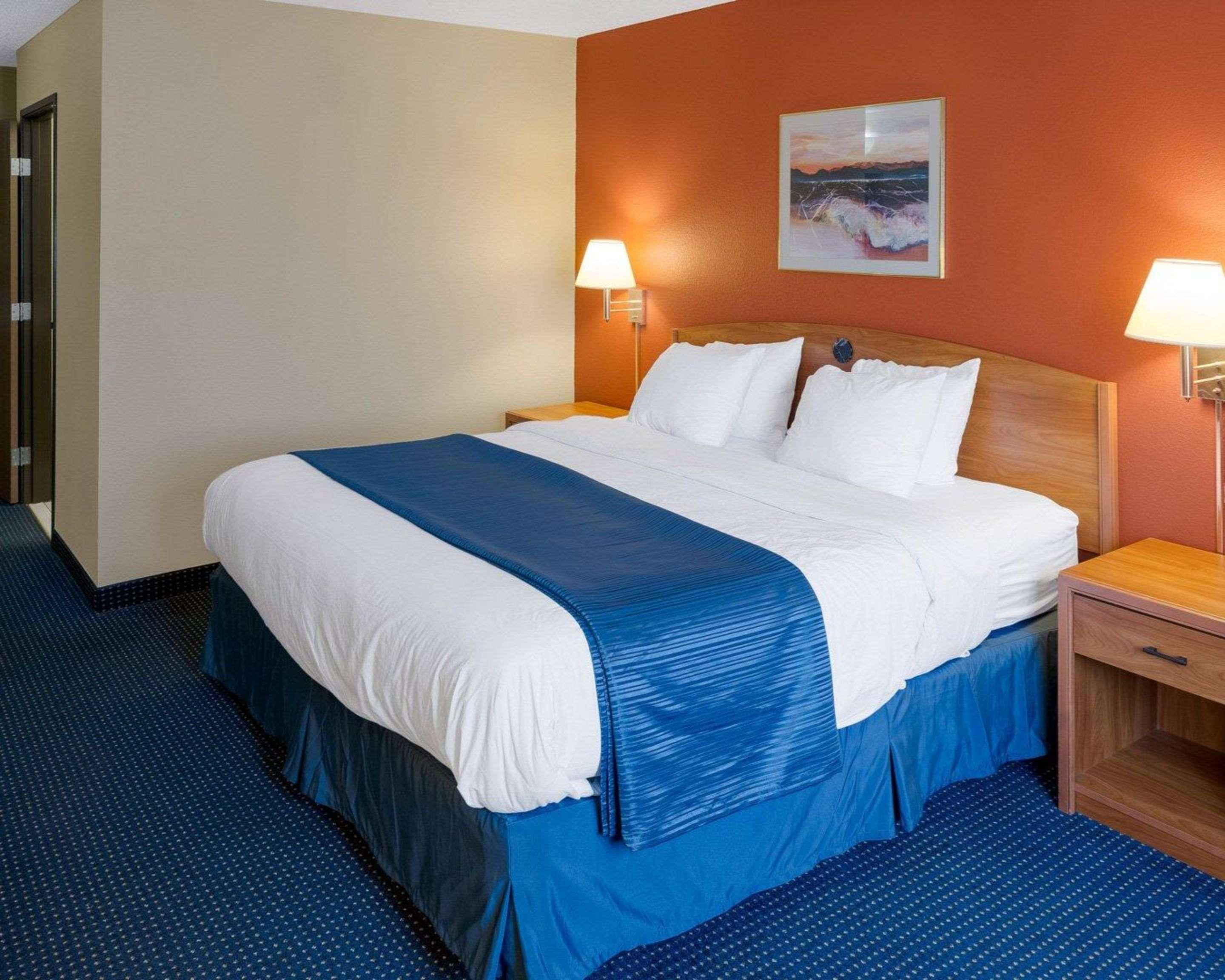 Quality Hotel Lakeville